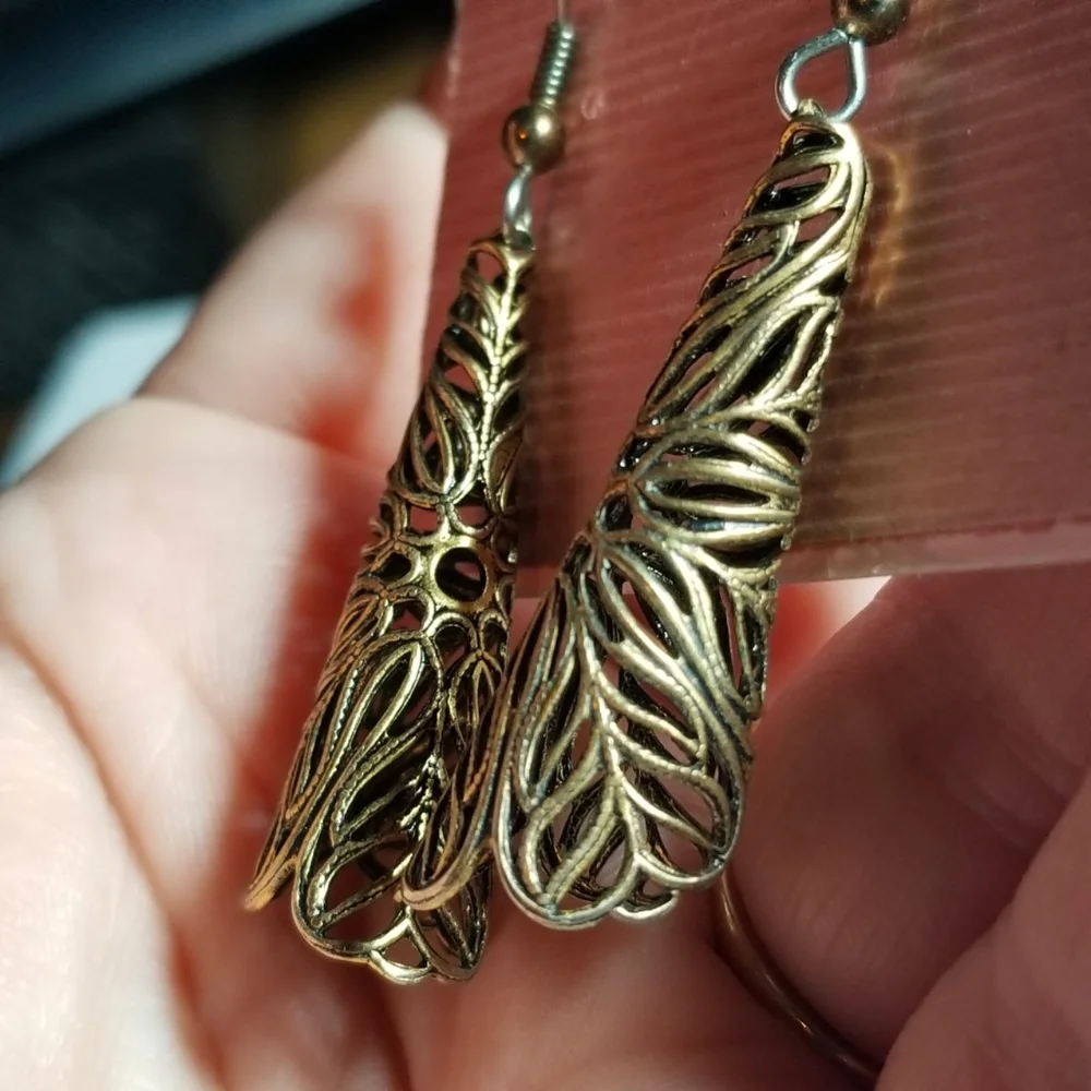 NWT earrings filigree cone shape gold tone metal hook earwires